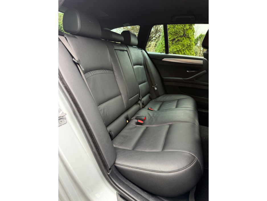 2016 BMW 5 Series - image 14