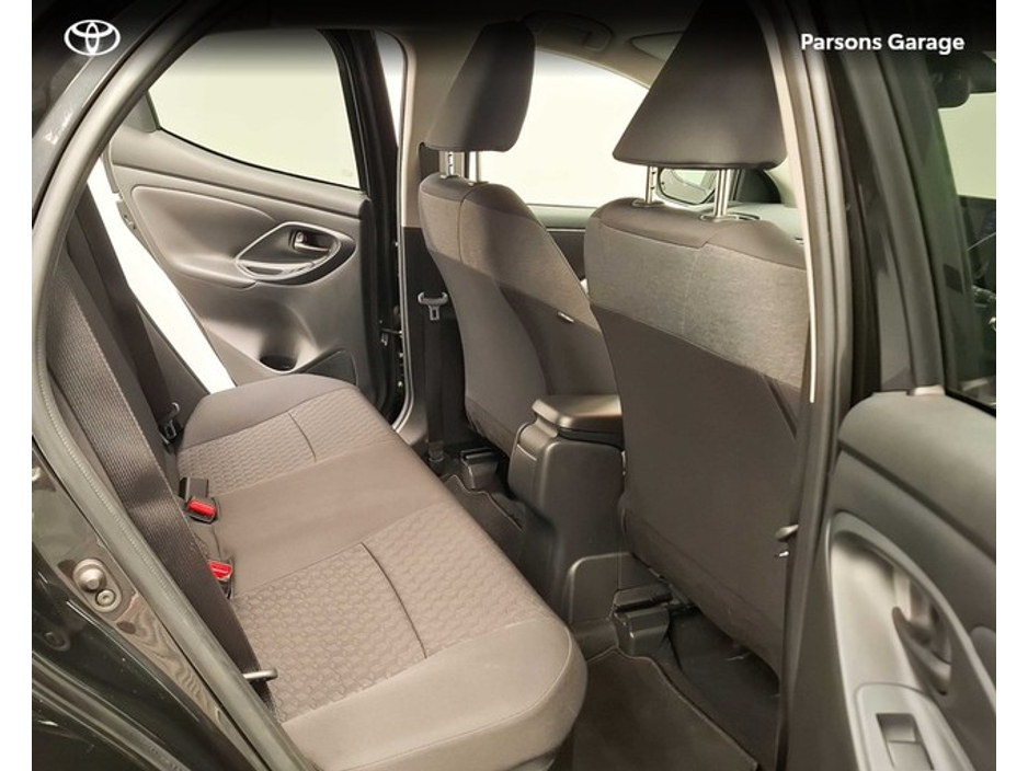 2023 Toyota Yaris - image 12