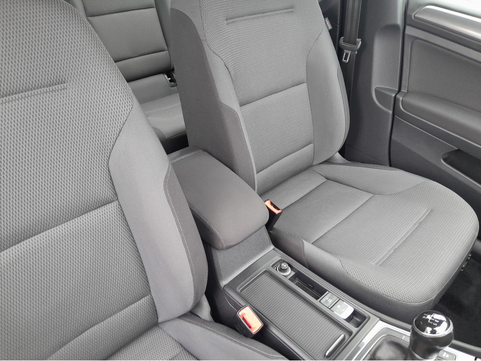 2017 Volkswagen Golf - image 31