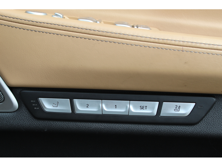 2019 BMW 7 Series - image 19