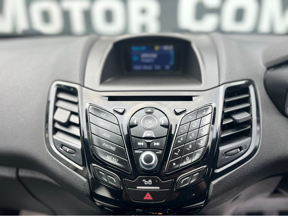 2015 Ford Fiesta - image 12