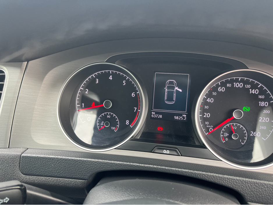 2015 Volkswagen Golf - image 10