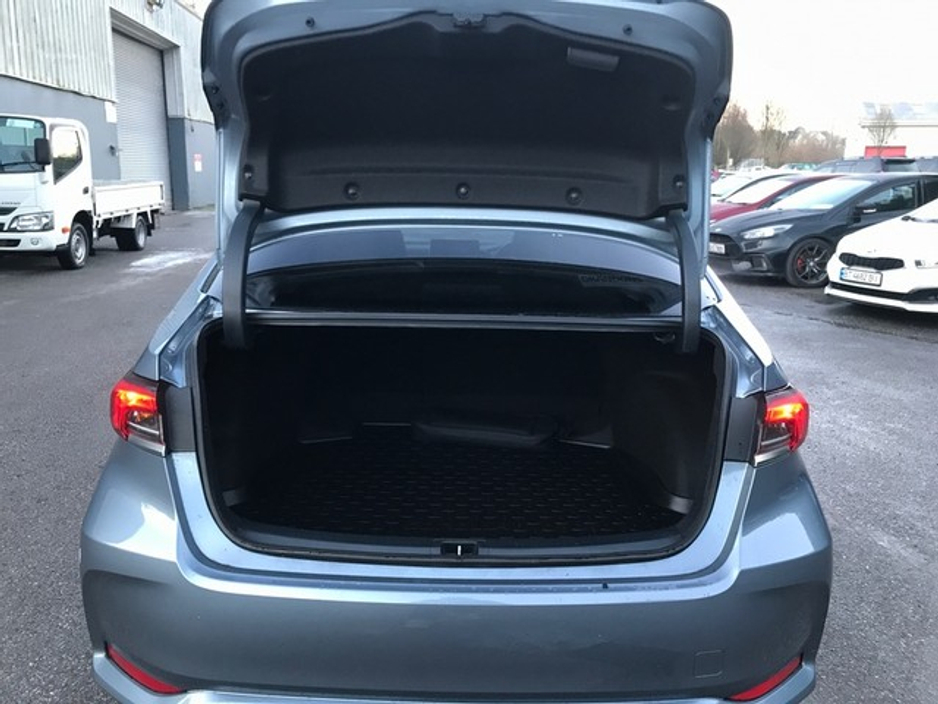 2021 Toyota Corolla LUNA SPORT - GRANDONS €24,995