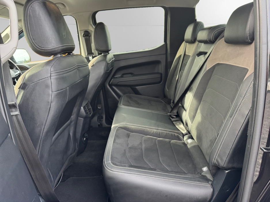 2025 Volkswagen Amarok - image 12