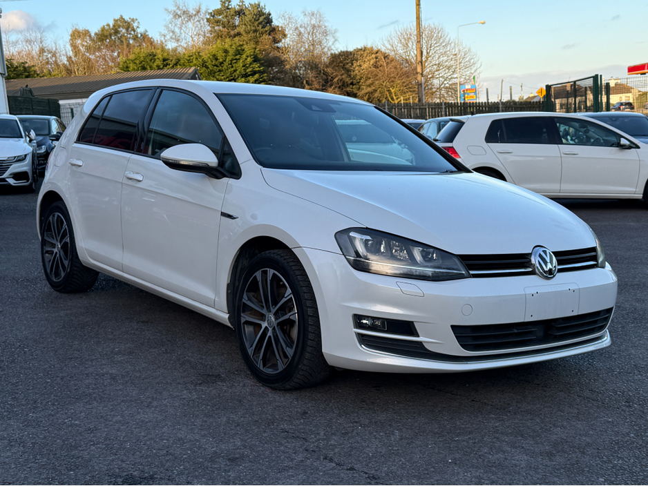 2015 Volkswagen Golf - image 3