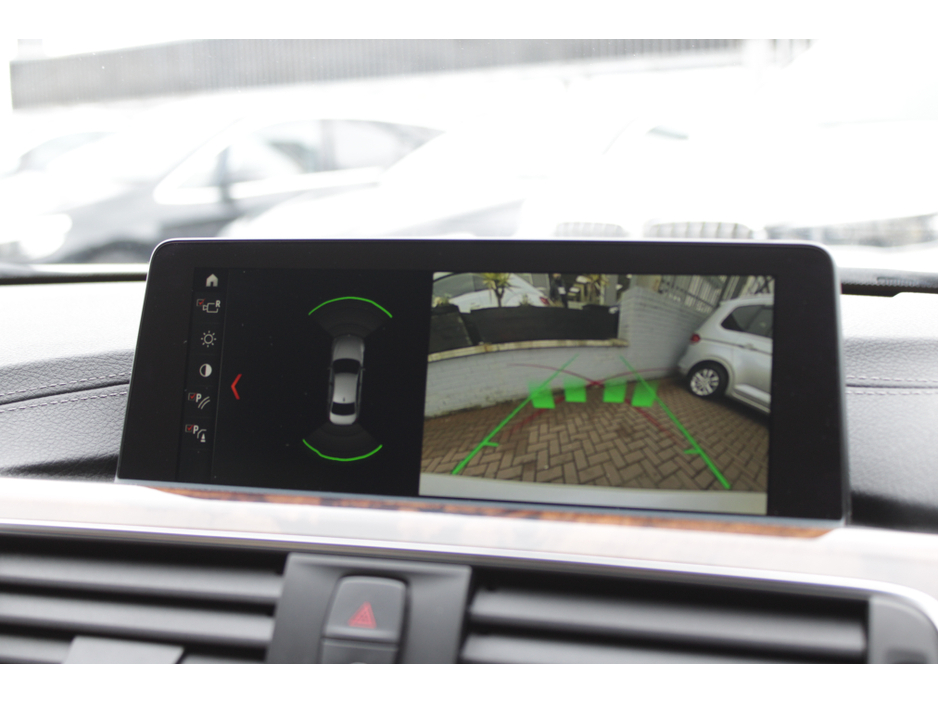 2019 BMW 3 Series - image 14