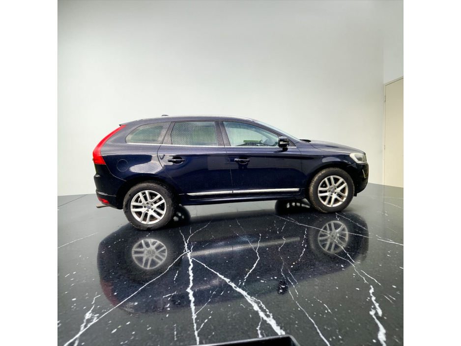 2016 Volvo XC60 - image 7
