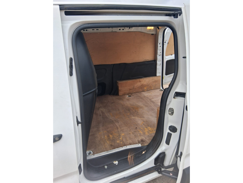 2021 Citroen Berlingo - image 9