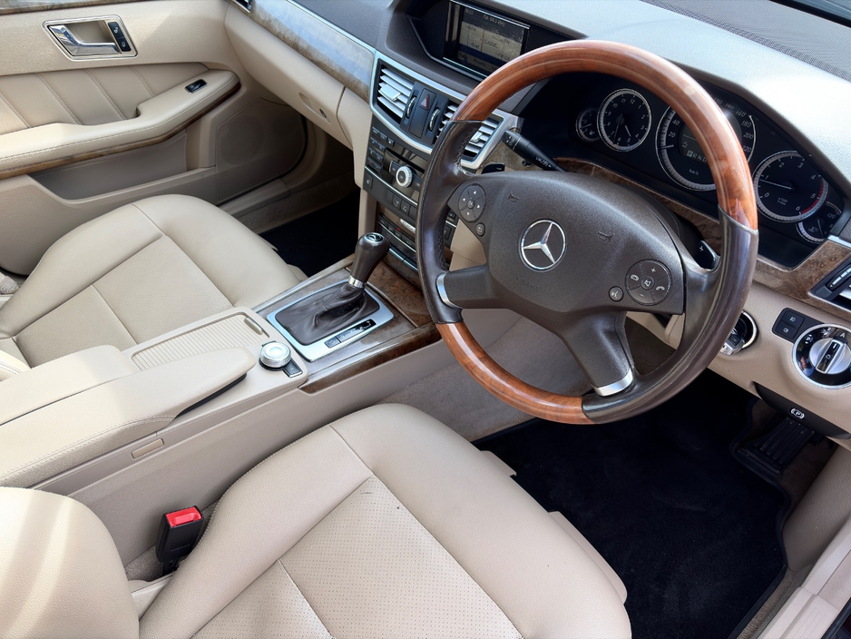 2011 Mercedes-Benz E Class - image 2