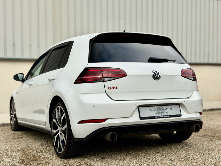 2018 Volkswagen Golf - image 4