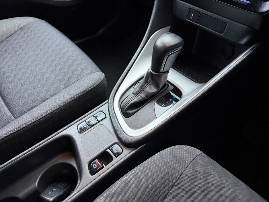 2023 Toyota Yaris 1.5 HYBRID LUNA..rear camera..warranty includedd €16,950