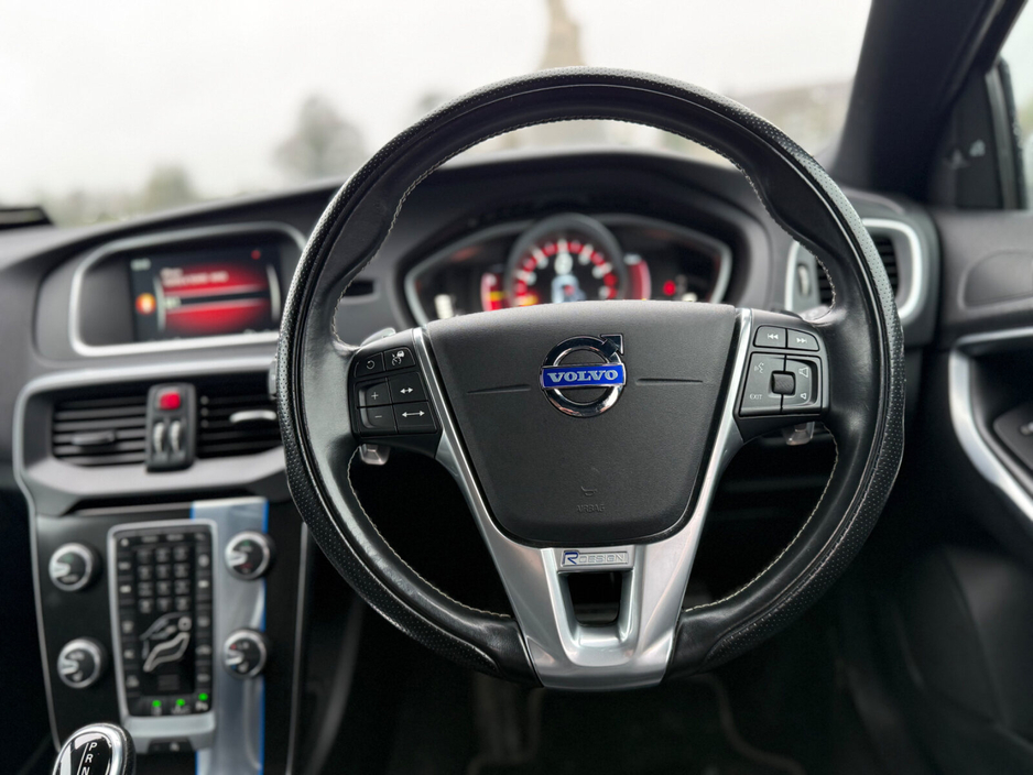 2014 Volvo V40 2.0 T5 (245hp) R-Design Geartronic €11,900