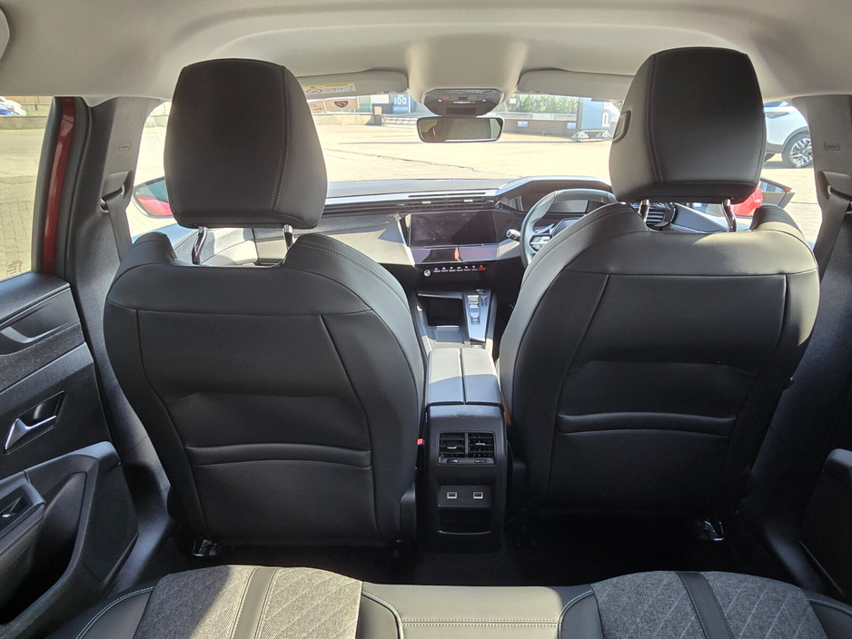 2025 Peugeot 408 - image 15