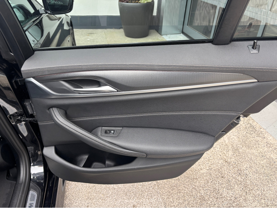 2022 BMW 5 Series - image 21