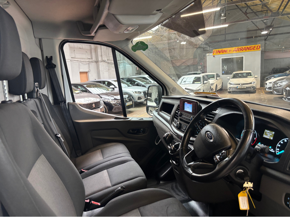 2022 Ford Transit - image 6