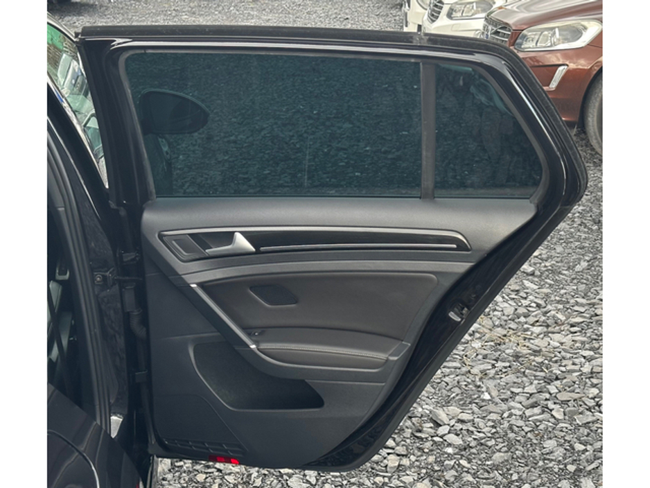 2014 Volkswagen Golf - image 11