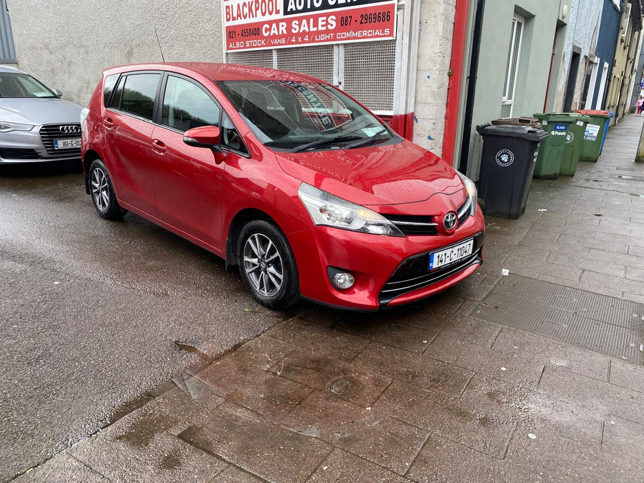 2014 Toyota Verso - image 2