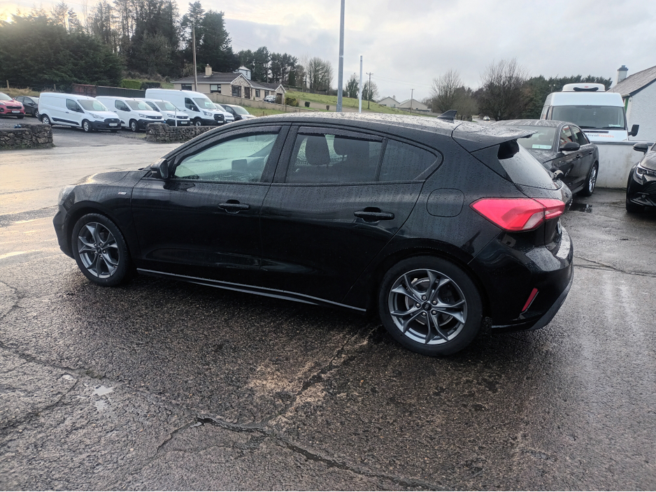 2020 Ford Focus - image 10