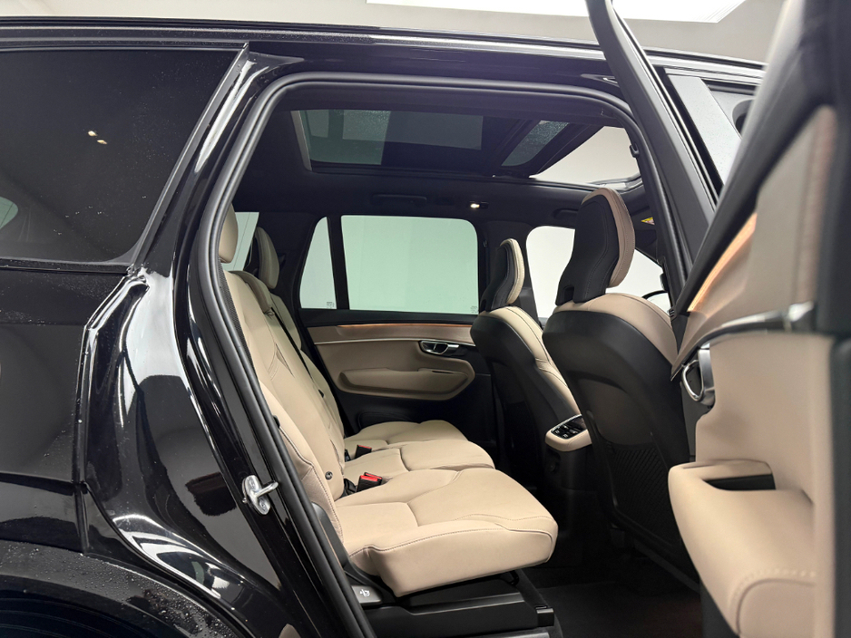 2025 Volvo XC90 - image 12