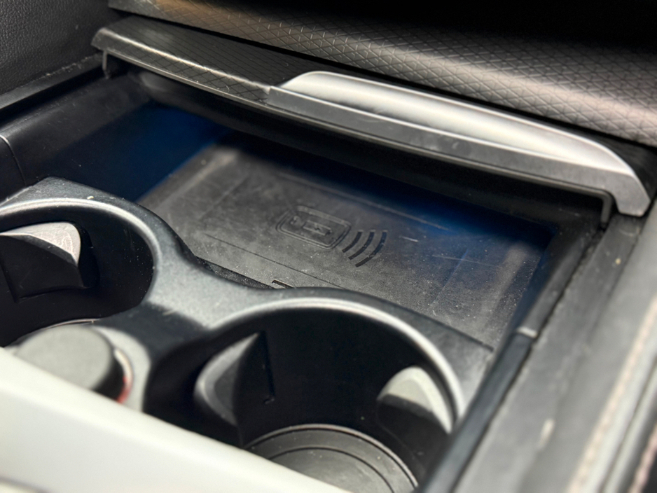 2023 BMW 5 Series - image 25