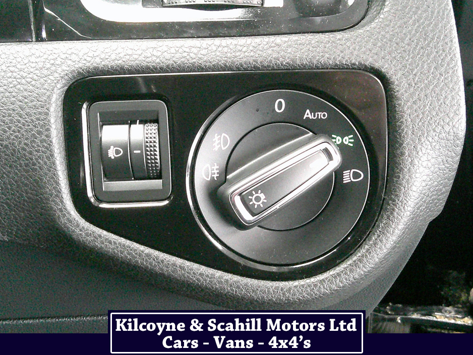 2017 Volkswagen Golf - image 24