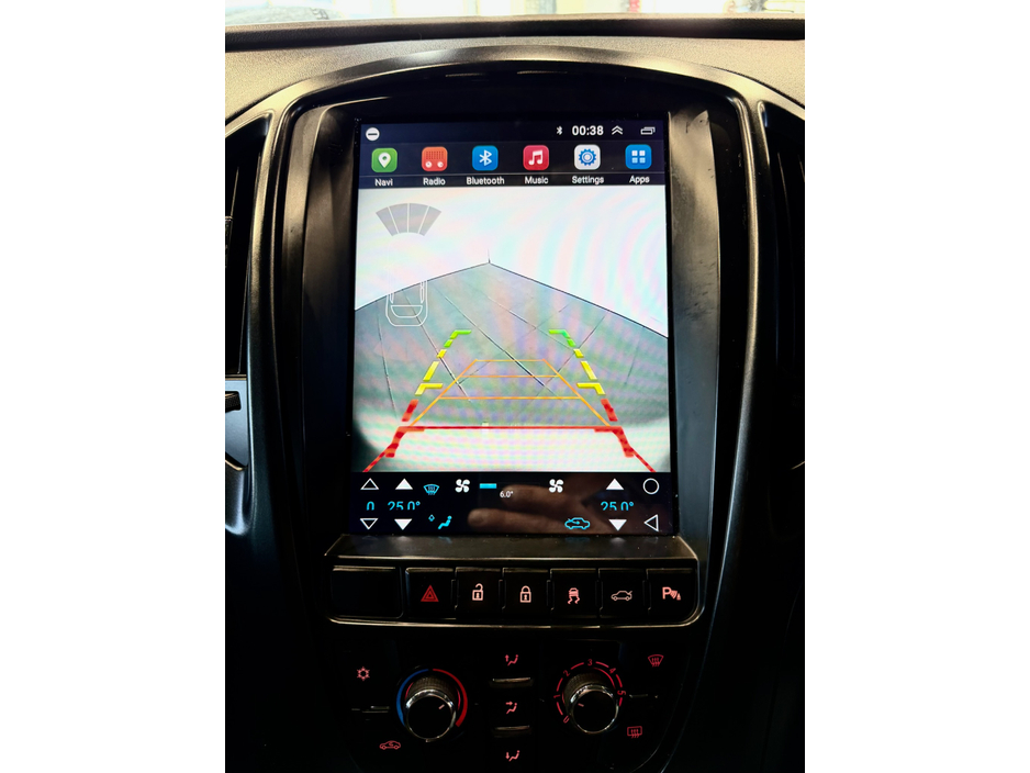 2012 Opel Astra - image 13