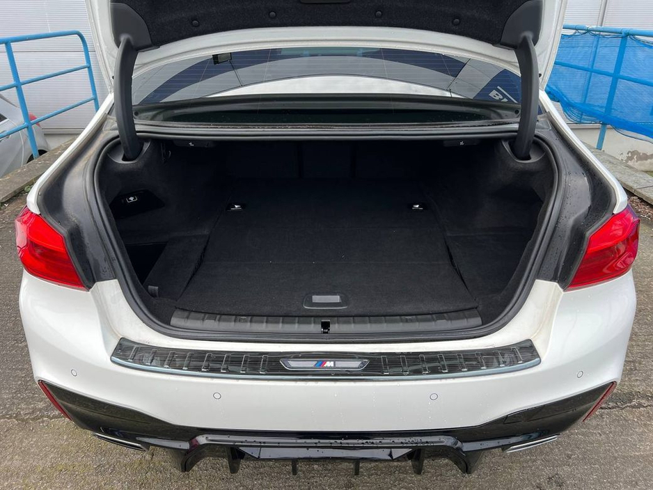 2018 BMW 5 Series - image 16