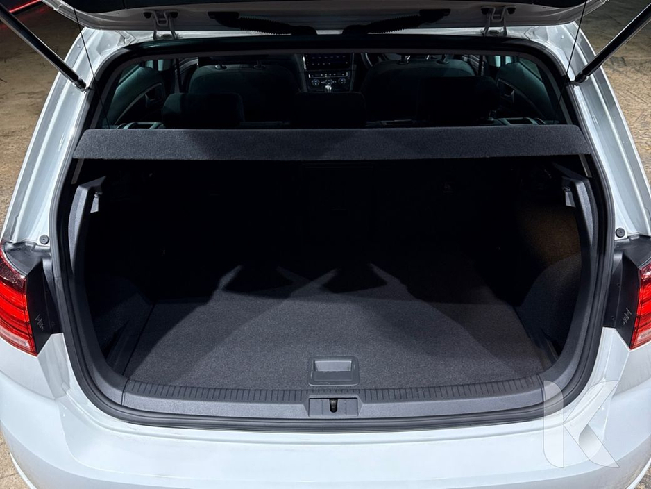 2019 Volkswagen Golf TSI COMFORT LINE - FACTORY ALLOYS - REVERSE CAMERA - DIGITAL DASH - CRUISE CONTROL - MULTI FUNCTION STEERING WHEEL €18,950