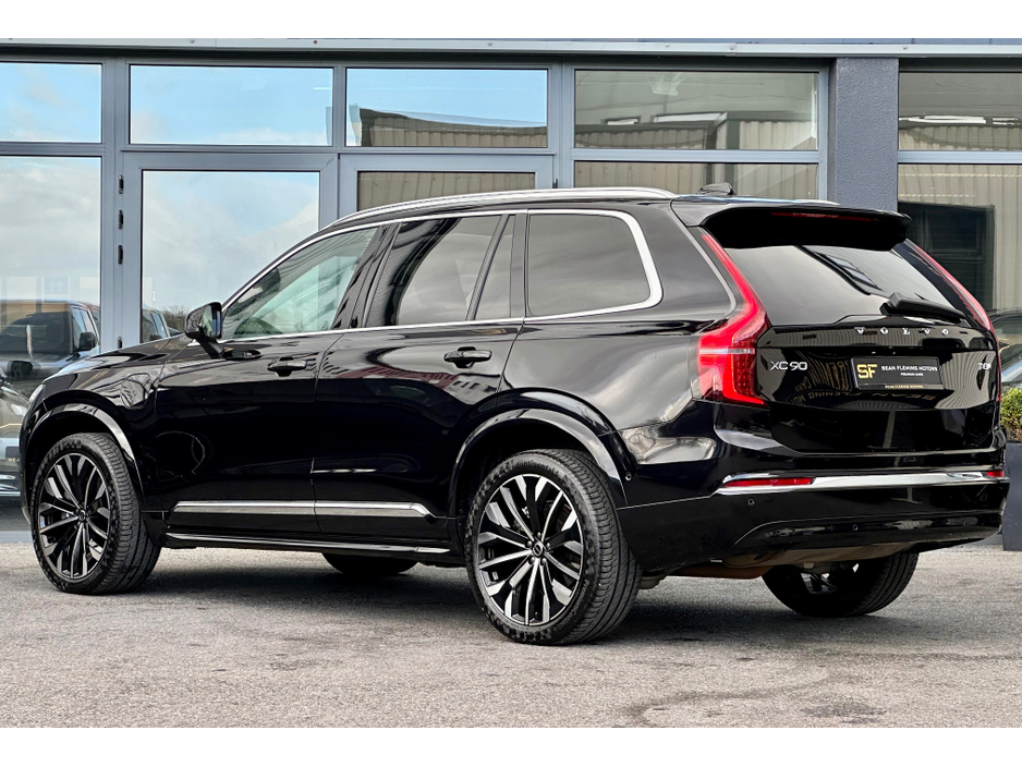 2025 Volvo XC90 - image 4