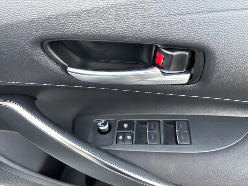 2022 Toyota Corolla - image 32