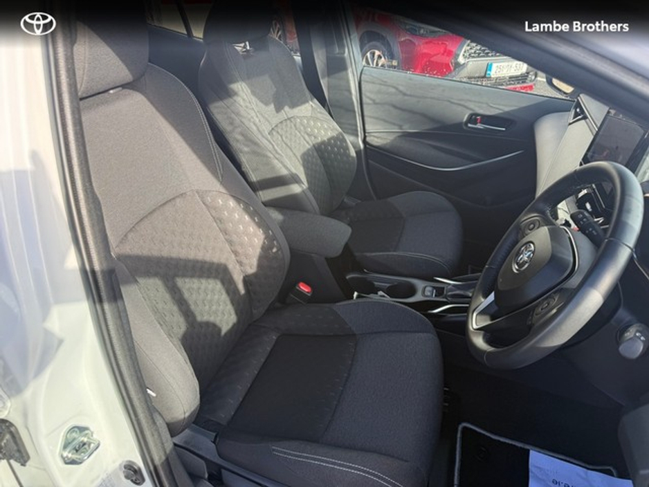 2023 Toyota Corolla - image 10