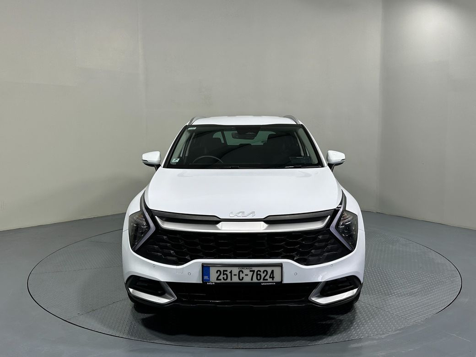 2025 Kia Sportage - image 2