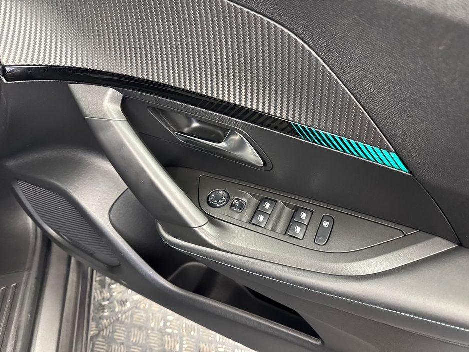 2021 Peugeot 2008 - image 11
