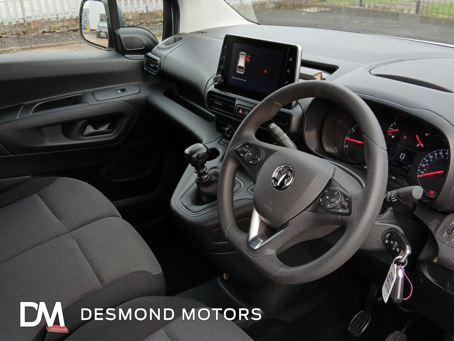 2022 Vauxhall Combo - image 14