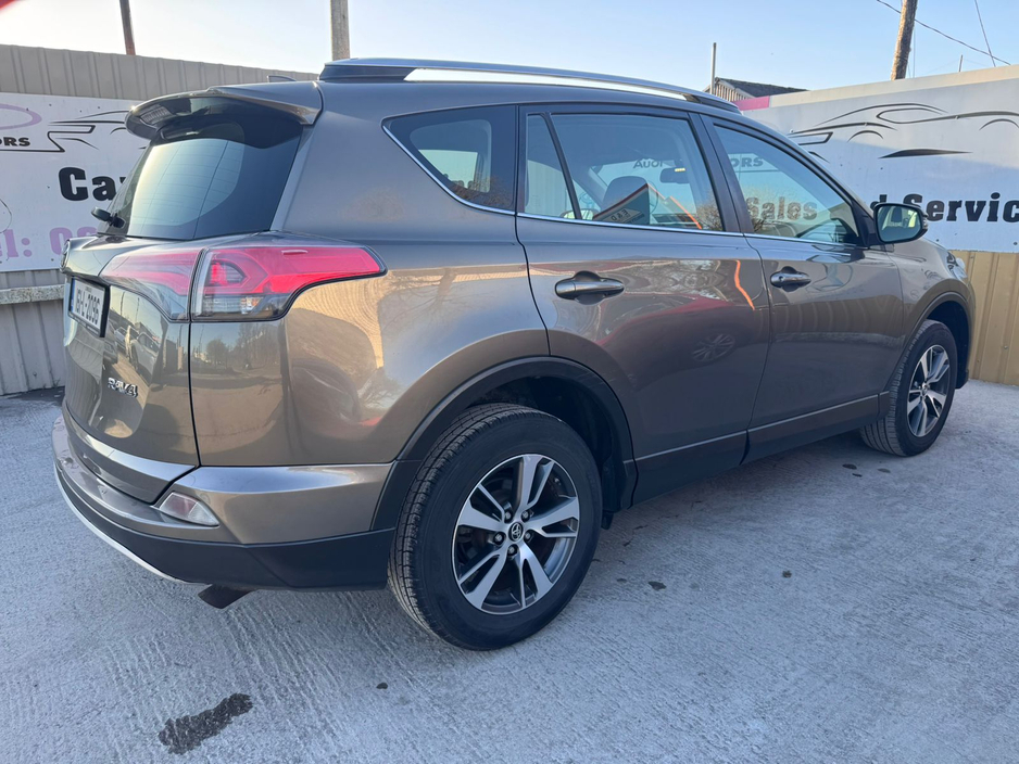 2016 Toyota Rav4 - image 12