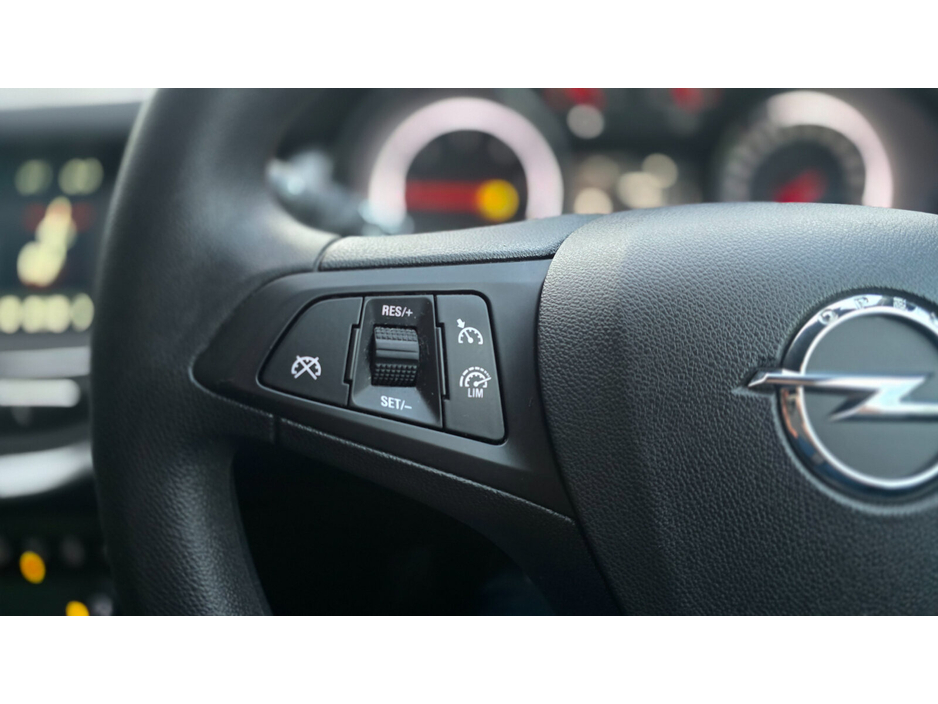 2018 Opel Astra - image 19