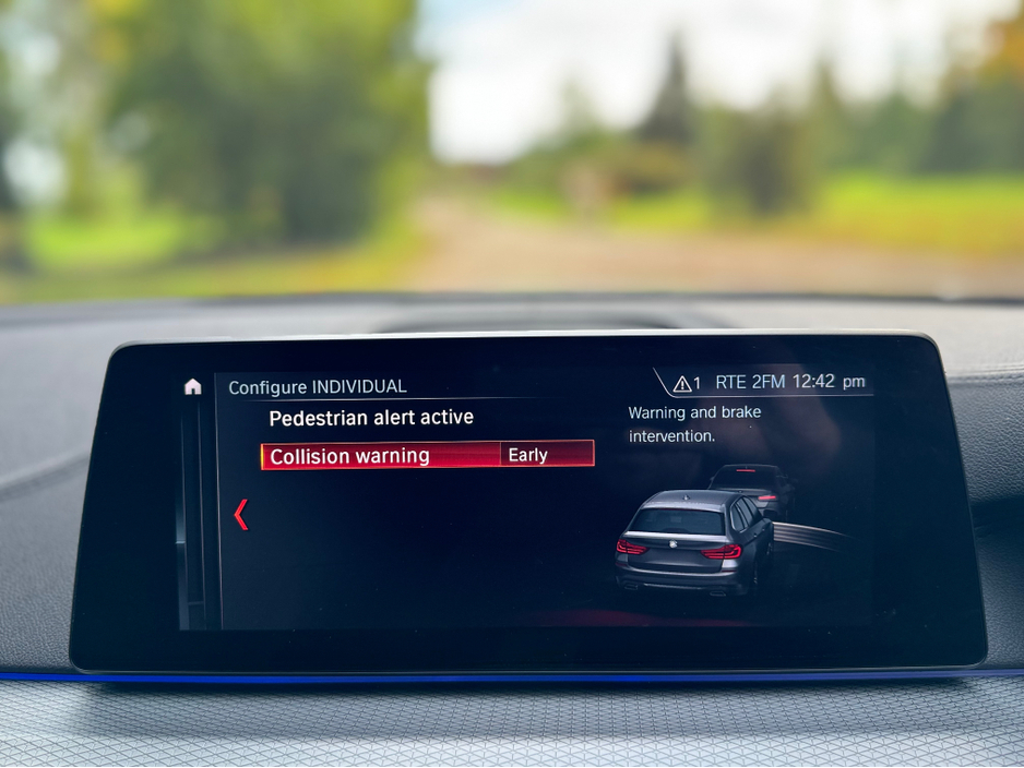 2019 BMW 5 Series - image 33