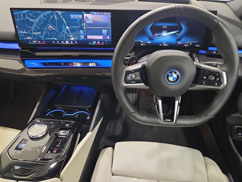 2025 BMW i5 - image 5