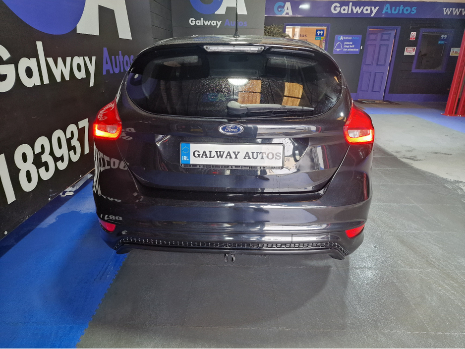 2015 Ford Focus - image 6