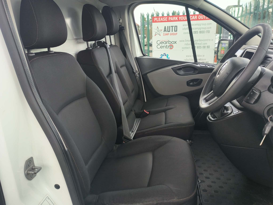 2018 Renault Trafic - image 9