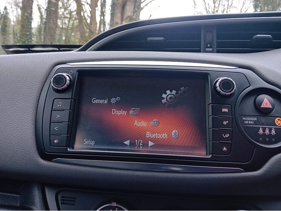 2016 Toyota Yaris - image 29