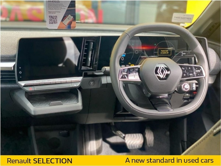 2023 Renault Megane - image 2