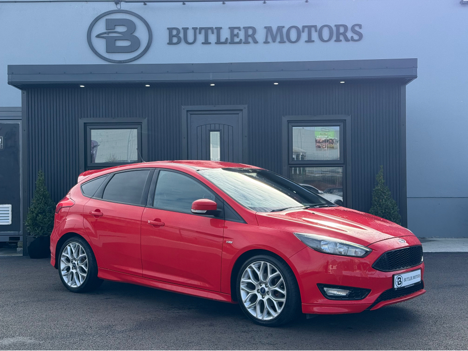 2017 Ford Focus - image 16