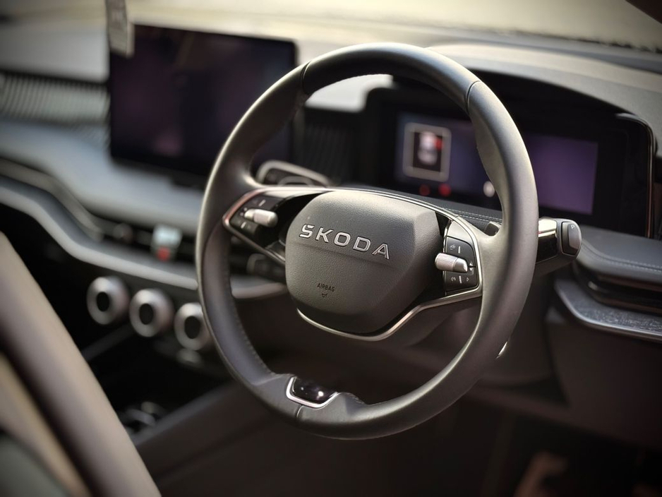 2025 Skoda Superb - image 8