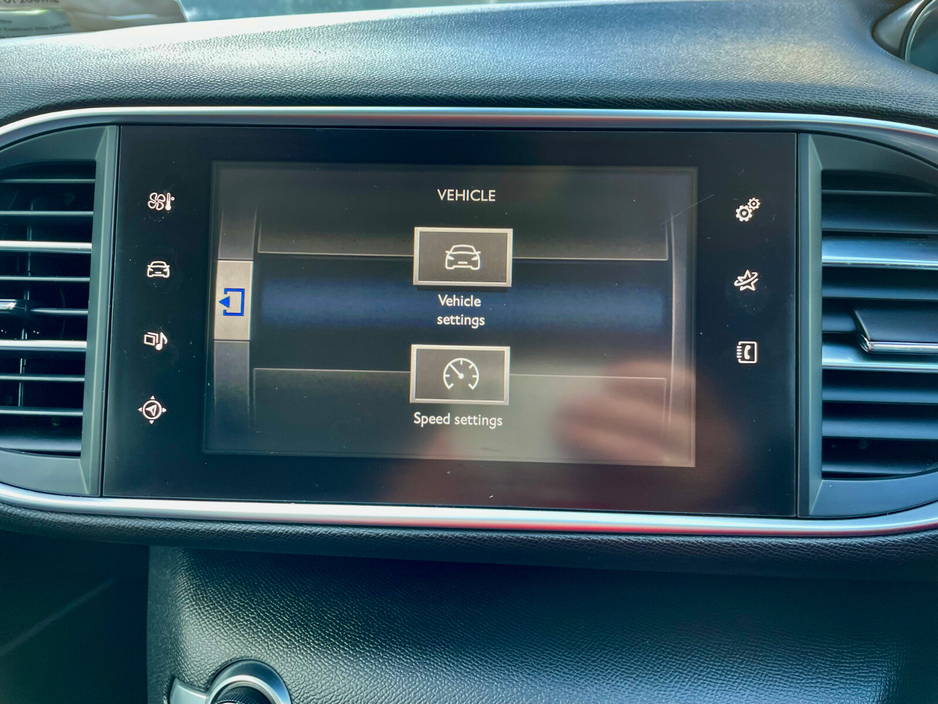 2017 Peugeot 308 - image 30