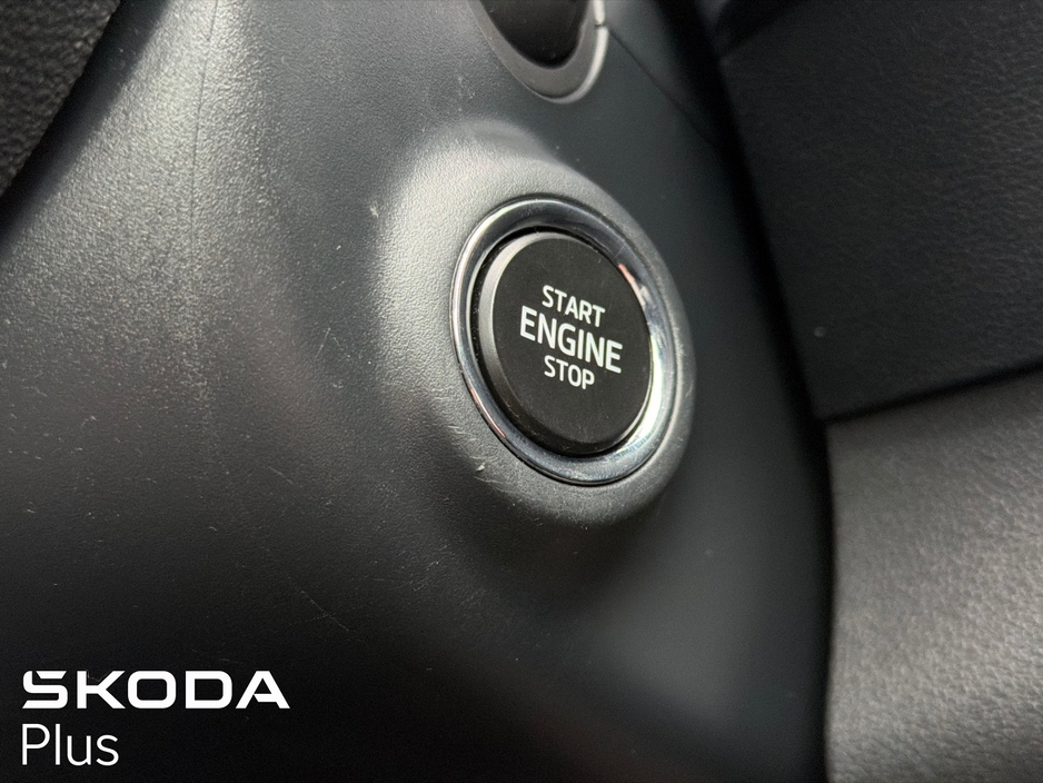 2022 Skoda Karoq - image 20