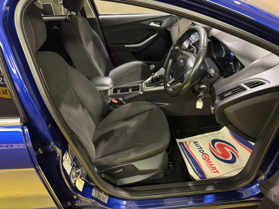 2015 Ford Focus - image 8