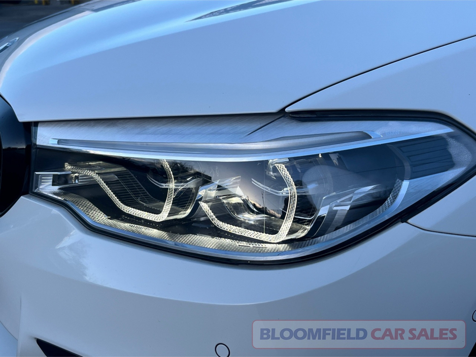 2017 BMW 5 Series - image 15