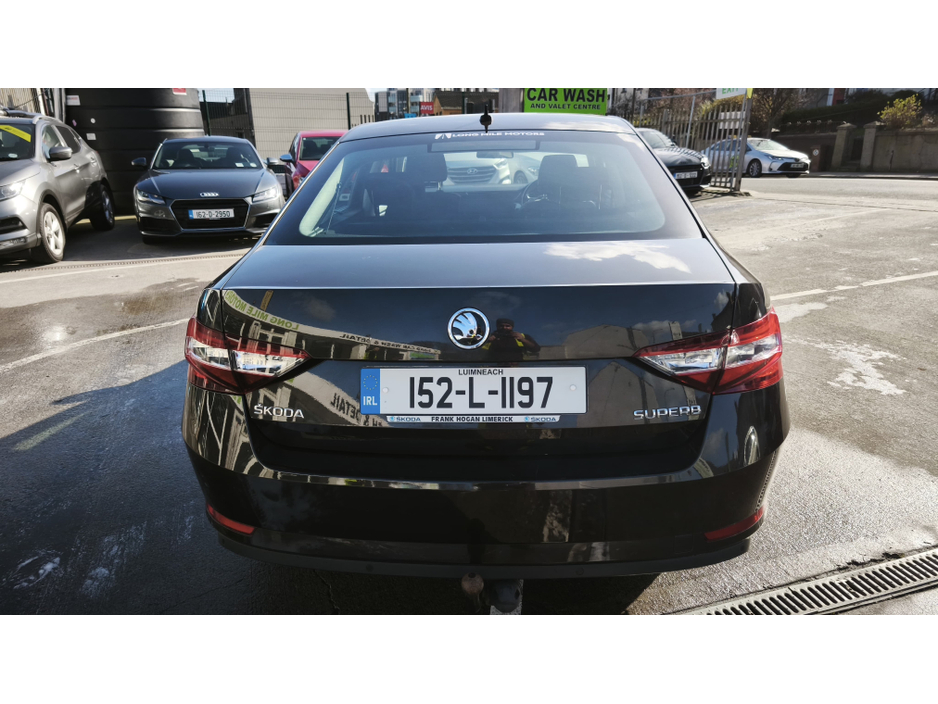 2015 Skoda Superb - image 8