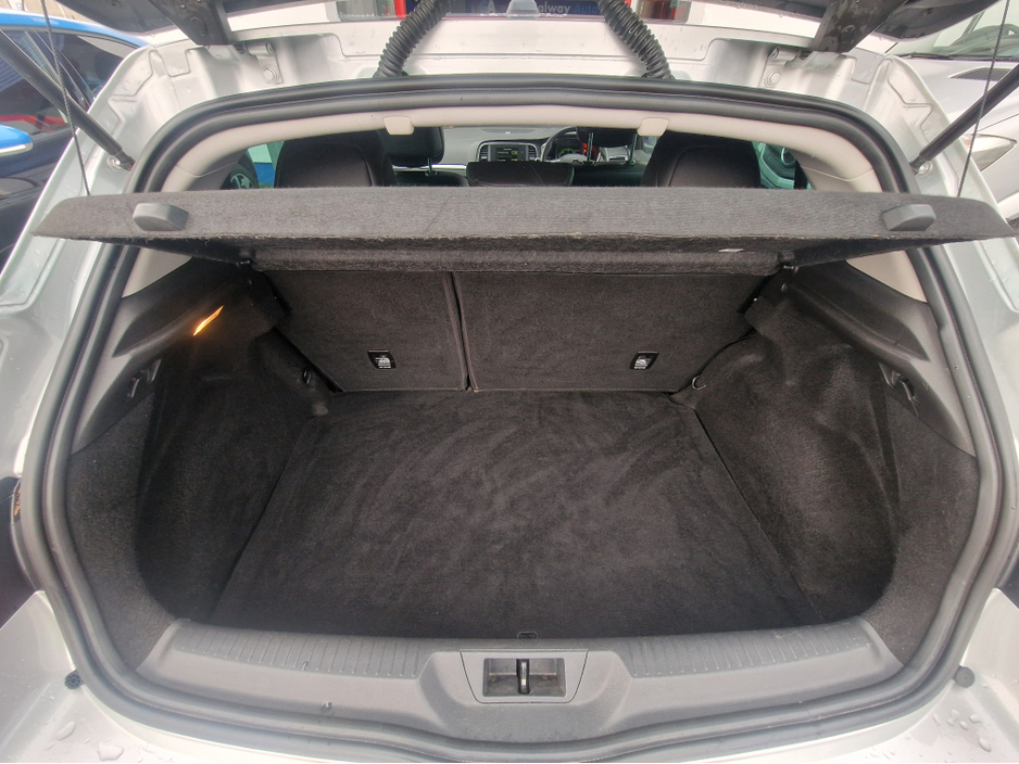 2016 Renault Megane - image 28